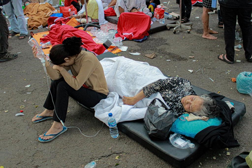 Séisme sur l’île indonésienne de Java: au moins 162 morts