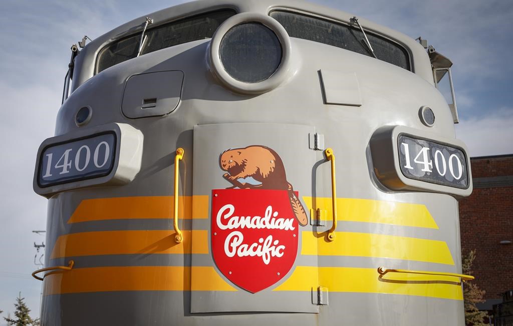 Le Train des Fêtes illuminé du Canadien Pacifique a visité Montréal