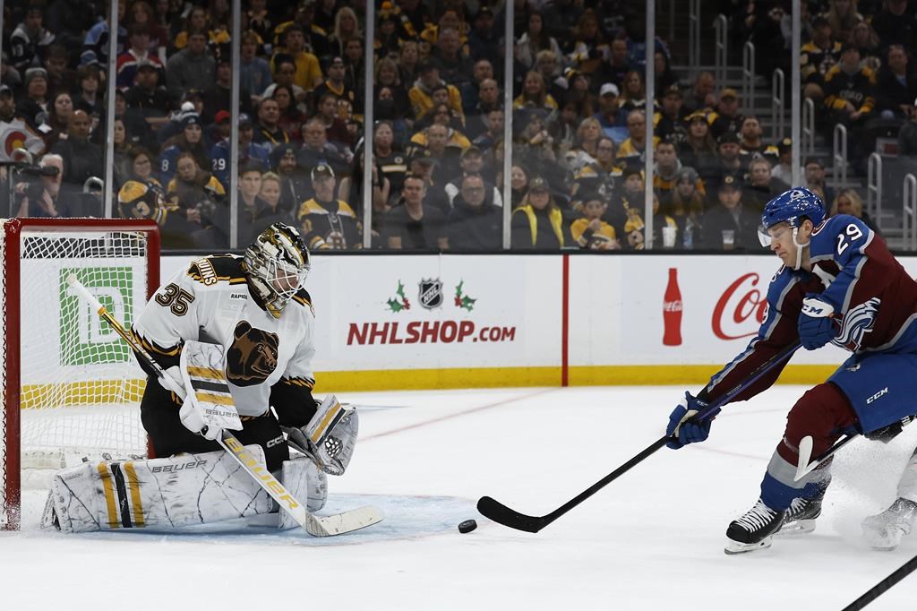 Les Bruins demeurent parfaits à domicile et défont l’Avalanche 5-1