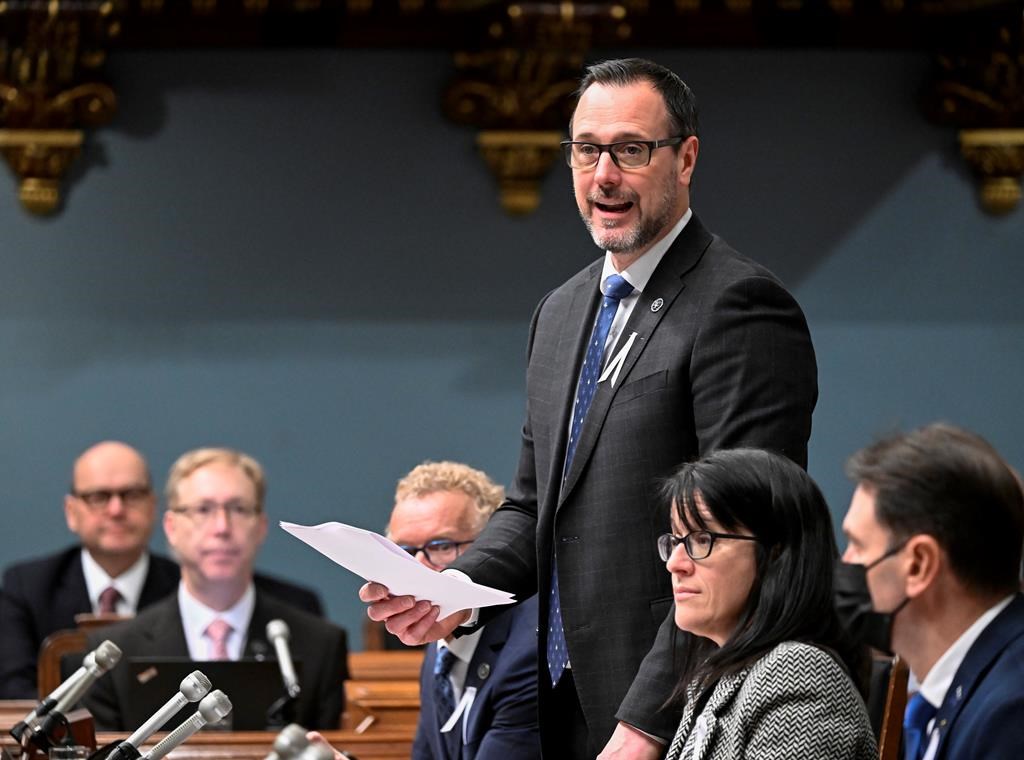 Québec dépose son projet de loi 4 éliminant l’obligation de prêter serment au roi