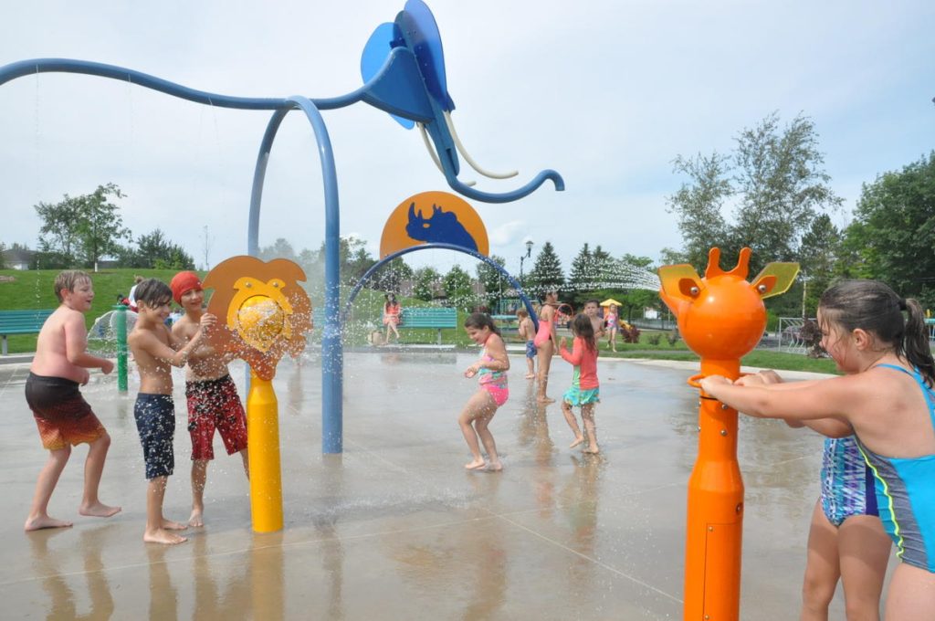 Le parc des HautesSources à Magog inaugure ses jeux d'eau Le Reflet