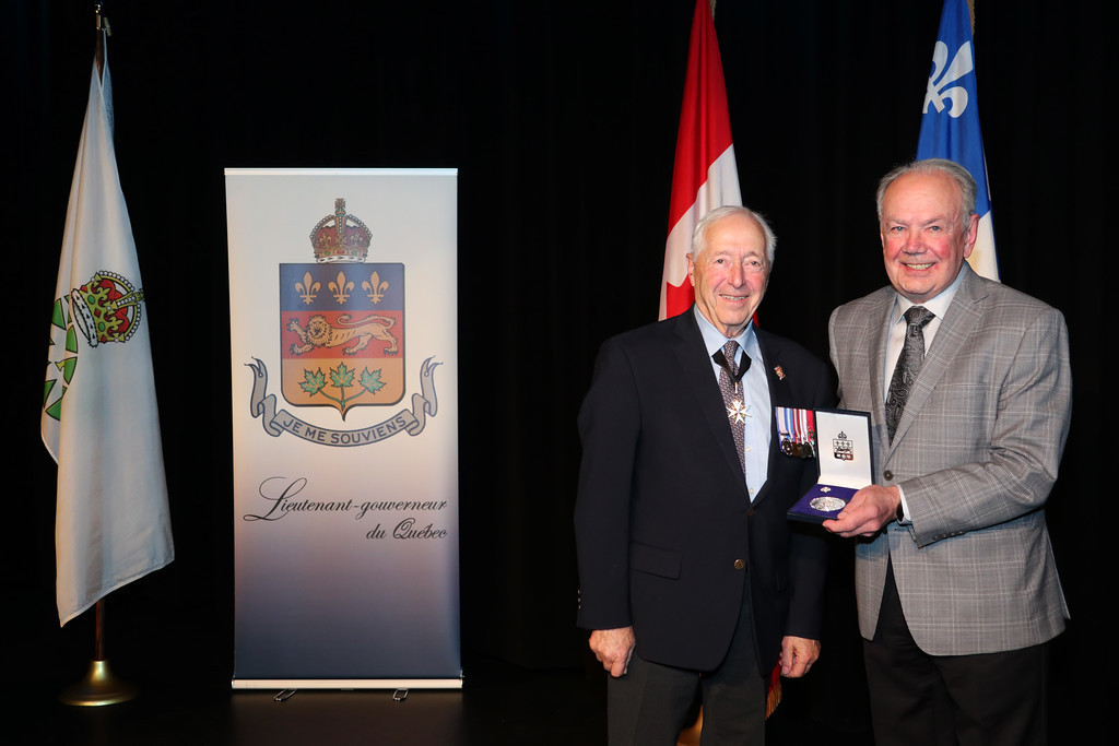 Le lieutenantgouverneur honore quatre grands bénévoles Le Reflet du Lac