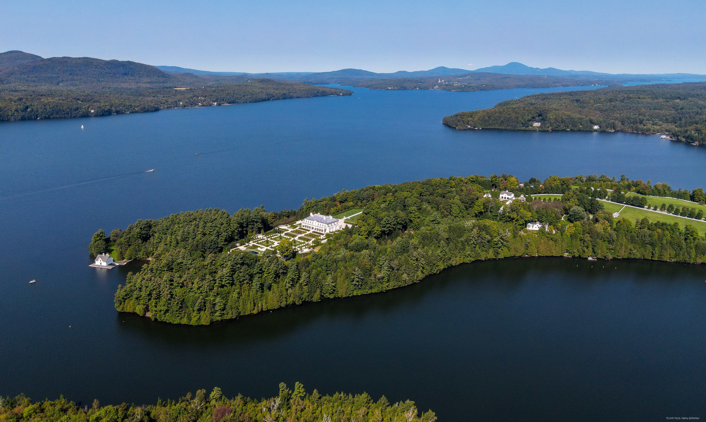 Le «petit Versailles» de vaut 57 M Le Reflet du Lac