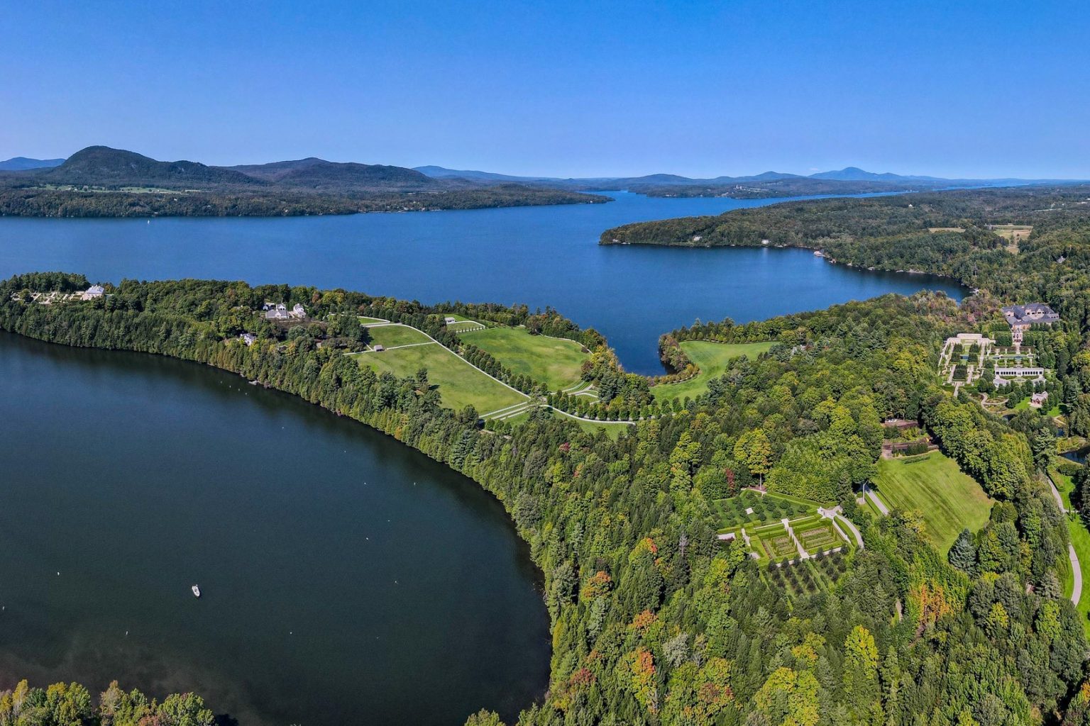 Le «petit Versailles» de vaut 57 M Le Reflet du Lac