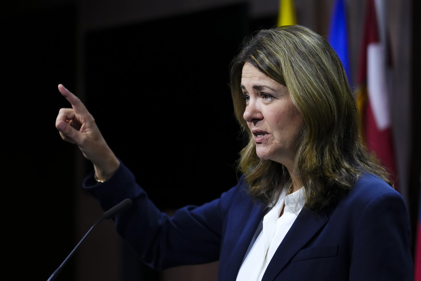 Les juges de lAlberta réclament le respect après les propos de Danielle Smith